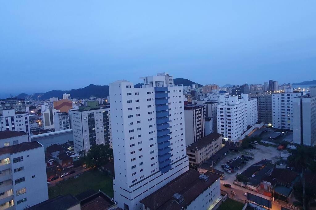 Appartement 100 Metros Da Praia - Apto Completo - Wifi - Estacionamento à São Vicente Extérieur photo
